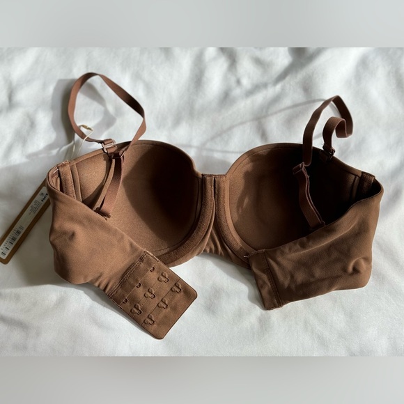 SKIMS Fits Everybody Strapless Bra, Color: Jasper, Size: 32C - Picture 5 of 7